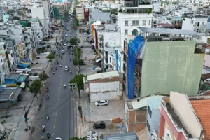 Chỉ còn một số ít trường hợp người dân ở Quận 3 chưa di dời vì không đồng ý với mức bồi thường. Ảnh: Anh Tú 