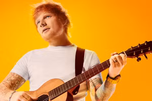 Nam ca sĩ kiêm nhạc sĩ người Anh Ed Sheeran.