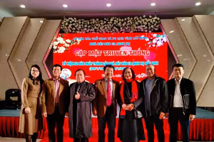 Nghệ sĩ Ưu tú Quý Tráng và bạn bè.