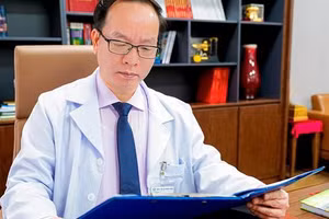 PGS.TS Trần Minh Điển cho biết, nếu chẳng may trẻ phải nhập viện cấp cứu, nhân viên y tế sẽ kịp thời sơ cứu, cấp cứu cho các em trước. Ảnh: BVCC