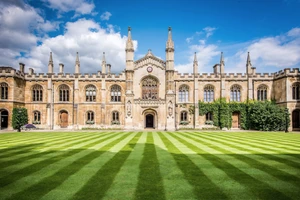 Trường ĐH Cambridge là thành viên của nhóm Russell.