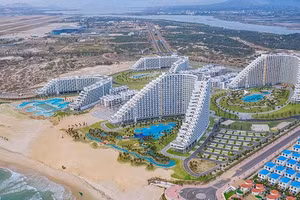 Cấp sổ hồng cho condotel giúp khơi thông thị trường bất động sản.