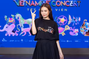 Ca sĩ Hoàng Thùy Linh trong buổi họp báo concert đầu tiên.