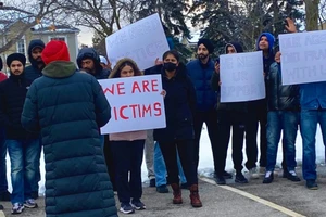 Sinh viên Ấn Độ kêu cứu tại tỉnh bang Ontario.