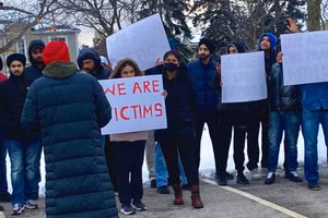 Sinh viên Ấn Độ kêu cứu tại tỉnh bang Ontario.