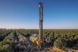 Việc khai thác nước ngầm liên tục trong hơn một thập kỷ đã làm thay đổi trục quay của hành tinh. 