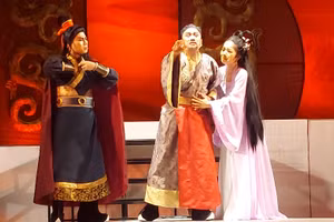 Tổng quản phủ Tiết độ sứ Lưu Tiệp (giữa) ân hận lấy cái chết tạ lỗi với người phương Nam. Ảnh: Bình Thanh 