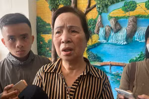 Bà Phương (chị ruột ông Lực) chia sẻ với PV. Ảnh: Hoàng Vinh