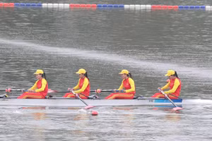 Bộ tứ Đinh Thị Hảo, Dư Thị Bông, Hà Thị Vui, Phạm Thị Huệ giành Huy chương Đồng ASIAD 19 nội dung thuyền bốn nữ hạng nặng 1 mái chèo. Ảnh: ITN