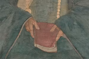 Các ngón tay thể hiện một cách thần tình, tinh tế len vào giữa những trang sách.