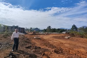 Khi được tuyên truyền về việc thực hiện dự án vì lợi ích cộng đồng ông Lê Triều đã tình nguyện hiến đất.