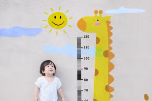 Tăng cường dinh dưỡng trong các giai đoạn 'vàng' phát triển chiều cao giúp trẻ có chiều cao vượt trội. Ảnh: Shutterstock.