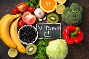 Vitamin C có nhiều trong các loại rau củ, trái cây họ cam quýt. Ảnh minh họa.