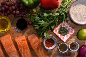 Những thực phẩm có trong chế độ ăn Địa Trung Hải bao gồm các loại cá tốt cho tim mạch. Ảnh: CNN