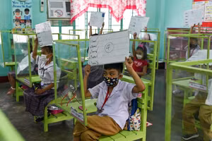 Học sinh Philippines trở lại trường sau dịch Covid-19.