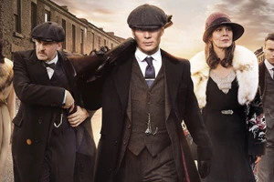 Bộ phim Peaky Blinders khắc họa những tên tội phạm trong trang phục sang trọng, lịch lãm.