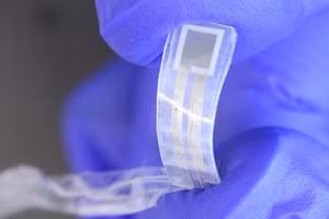 Thiết bị chip phát sóng siêu âm có kích thước nhỏ, mềm dẻo như các mô não.