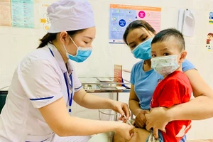 Trẻ được tiêm vaccine trong Chương trình Tiêm chủng mở rộng.