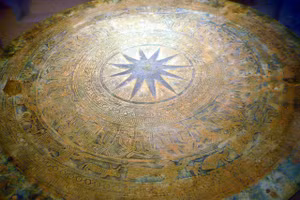 Trống đồng Đông Sơn thời Hùng Vương được trưng bày tại Bảo tàng Lịch sử Việt Nam tại Hà Nội.