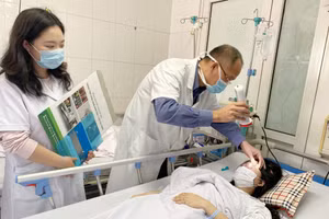 Ngày 23/2, Bệnh viện Việt Đức cho biết chỉ còn đủ hóa chất khí máu dùng một tuần, hóa chất ghép tạng hai tuần. Ảnh minh họa