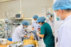 Người có bệnh về gan tuyệt đối không được dùng thuốc khi không có chỉ định của bác sĩ. (Ảnh: BVCC)