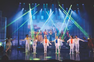 Công diễn chương trình ca nhạc, hài kịch 'Giấc mơ hạnh phúc'