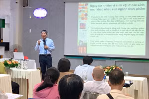 TS Bùi Hồng Quân - Giảng viên Trường Đại học Công nghiệp TPHCM giới thiệu công nghệ kiểm soát nhiễm khuẩn.