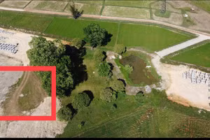 Vị trí di dời cổng làng để thi công đường vành đai.