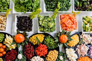 Việc bổ sung các thực phẩm chứa nhiều chất xơ sẽ giúp làm sạch đại tràng. Ảnh minh họa