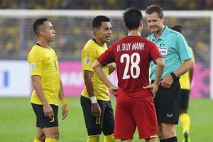 "Duyên nợ" trọng tài chung kết lượt đi AFF Cup với tuyển Việt Nam