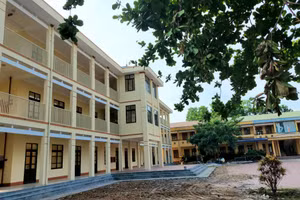 Trường Tiểu học Thượng Đình (Phú Bình) được đầu tư xây mới nhà 3 tầng với 10 phòng học, đang hoàn thiện để kịp đưa vào sử dụng cho năm học mới