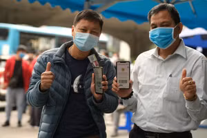 Nhiều cổ động viên đã đến cơ sở y tế để test Covid-19 chuẩn bị vào sân cổ vũ cho đội tuyển Việt Nam.