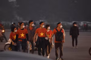 Ngay từ rất sớm, khá đông cổ động viên đã có mặt tại sân Mỹ Đình để làm thủ tục vào sân.