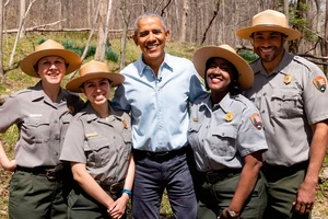 Cựu Tổng thống Mỹ Barack Obama (giữa).