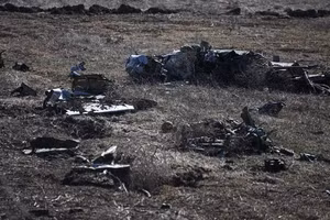 Xác máy bay rơi.