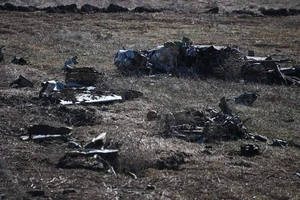 Xác máy bay rơi.