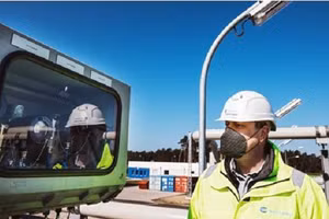 Một công nhân tại đường ống dẫn khí đốt của Nga ở Đức.