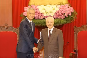 Tổng Bí thư Nguyễn Phú Trọng tiếp đồng chí Anouphap Tounalom, Bí thư Trung ương Đảng Nhân dân Cách mạng Lào, Bí thư Thành ủy, Chủ tịch Hội đồng Nhân dân Thủ đô Vientiane.