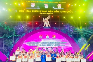 Liên hoan "Chiến sĩ nhỏ Điện Biên" tại tỉnh Điện Biên.