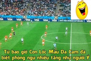 Ảnh chế: Ronaldo gọi điện chúc Messi may mắn