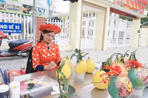 Cô giáo miền sơn cước, lan tỏa Tết cổ truyền bằng thư pháp chữ Quốc ngữ.