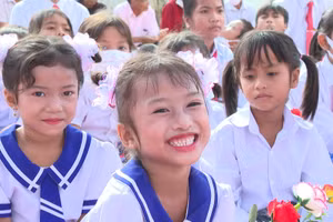 Nét mặt vui tươi của học sinh miền núi ngày khai giảng.