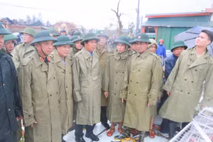 Phó Thủ tướng Lê Văn Thành kiểm tra thiệt hại do lốc xoáy tại Quảng Trị