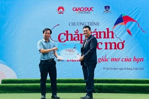 Chương trình "Chắp cánh ước mơ" lần thứ nhất năm học 2023-2024 sẽ dành tặng 200 suất học bổng (mỗi suất trị giá 15 triệu đồng) cho học sinh 40 Trường THPT trên địa bàn TPHCM. Ảnh: HP.