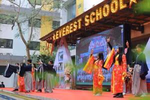 Tưng bừng lễ hội hoa Anh đào - Everest Sakura festival.