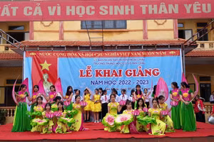 Học sinh Trường THCS Tân Châu, Hưng Yên, khai giảng năm học mới.