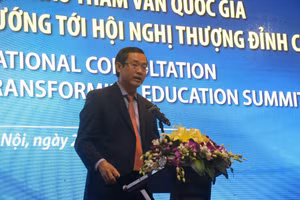 Thứ trưởng Nguyễn Văn Phúc phát biệu tại hội thảo.