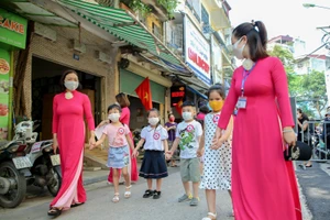 Trong sáng ngày hôm nay, học sinh tại Hà Nội đã đến trường để chuẩn bị cho năm học mới.