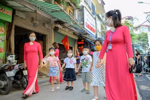 Trong sáng ngày hôm nay, học sinh tại Hà Nội đã đến trường để chuẩn bị cho năm học mới.