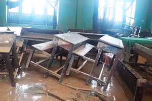 Trường học ngổn ngang sau lũ rút. (Ảnh: Internet)